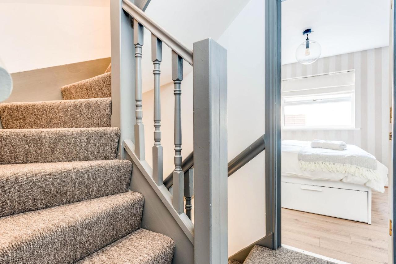 Apartment 3 Bedroom Townhouse Near South Park - Close To Centre !