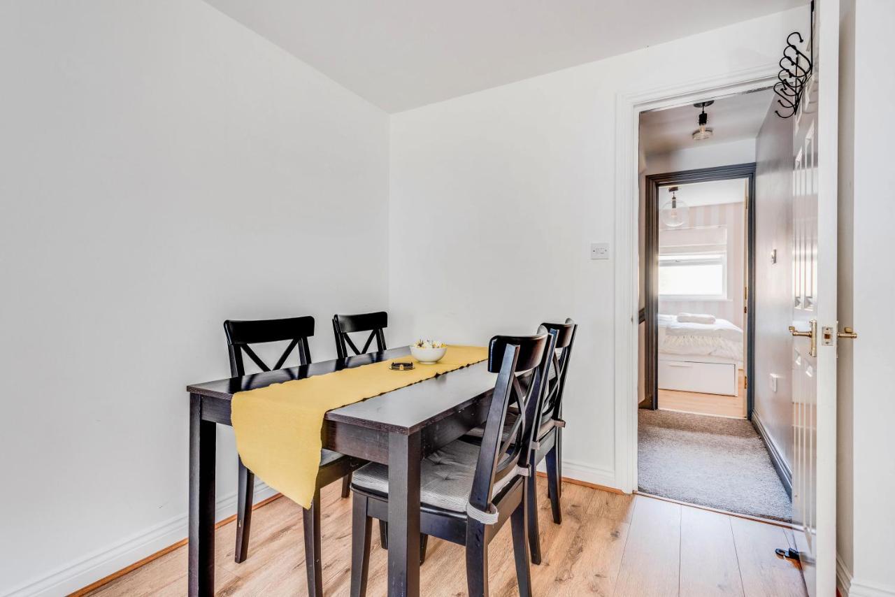 3 Bedroom Townhouse Near South Park - Close To Centre ! *