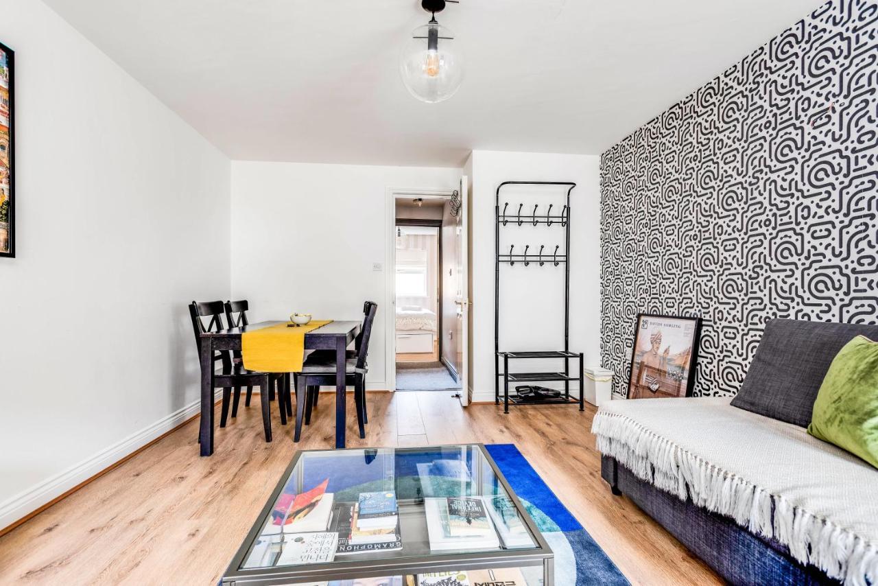 Apartment 3 Bedroom Townhouse Near South Park - Close To Centre !